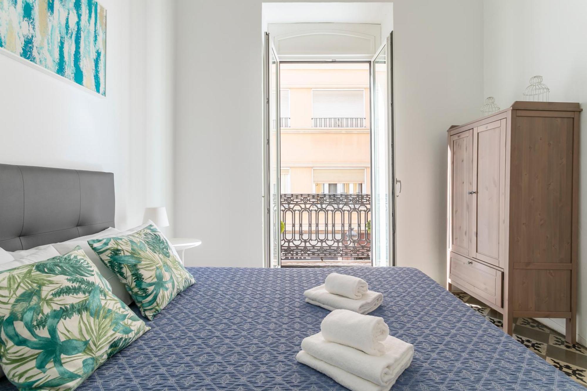 Apartamentos Teatro Alicante Bagian luar foto